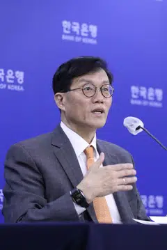 Bank of Korea (BOK) governor Rhee Chang-yong tells reporters that the new support package is a “micro-measure” aimed at boosting confidence in commercial paper markets and does not mean the conditions for monetary policy have changed.