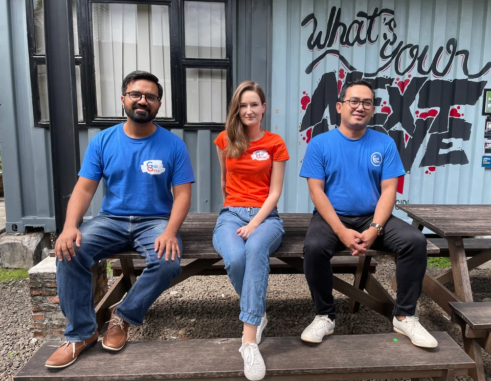 (Left to right) GajiGesa's co-founders Vidit Agarwal and Martyna Malinowska with Indonesia Ade Yuandah Saragih