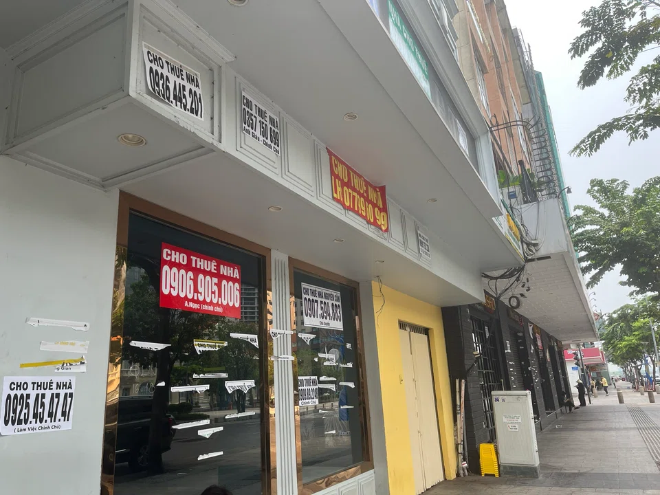 Rows of shuttered stores and spaces available for rent are common sights along Nguyen Hue street in Central District 1, the most vibrant commercial area in Ho Chi Minh City.