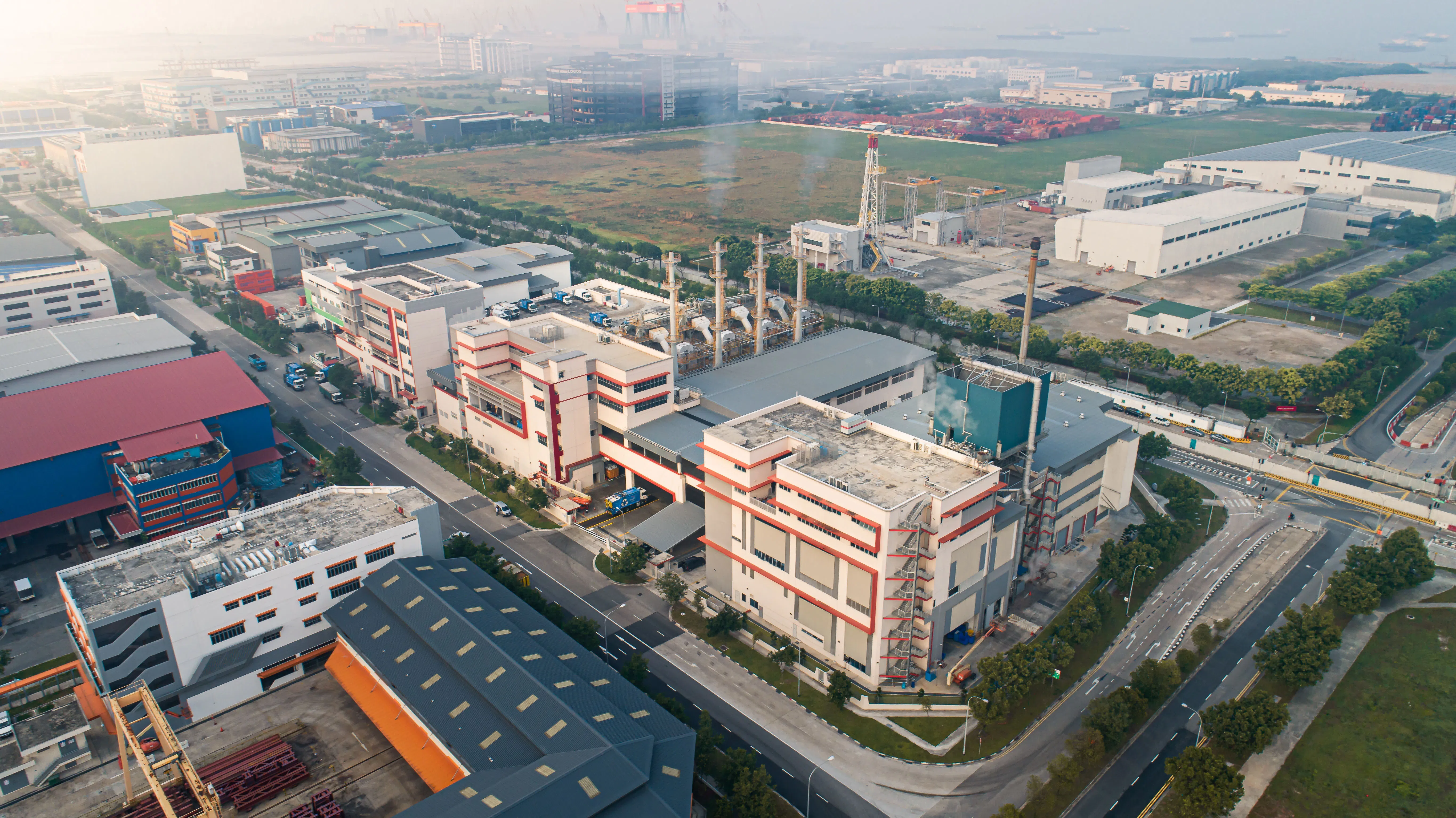800 Super owns and operates an integrated waste treatment plant in Tuas, which can treat 568 tonnes of controlled waste per day.  
