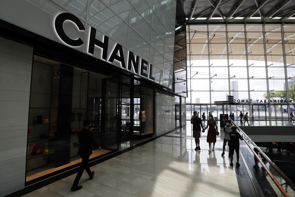 Rose Tong, executive director of the Singapore Retailers Association, said that consumers will be more concerned with basic necessities such as food, utilities and fuel.