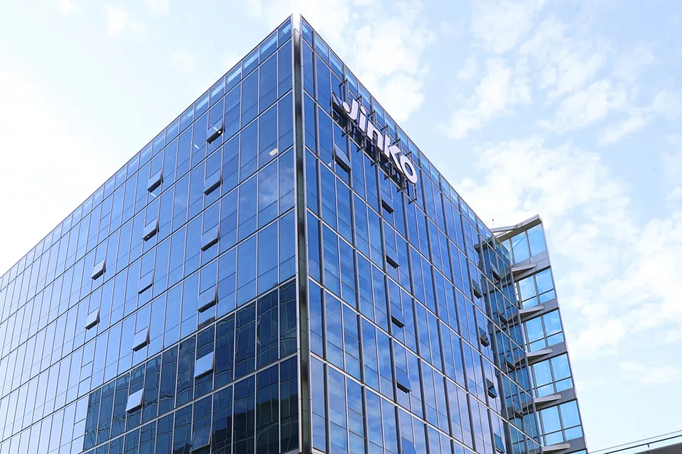 The sale of Xinjiang Jinko Solar will lower Jinko’s operational costs, increase its production efficiency and optimise its facility mix.