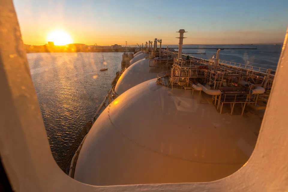 The patchwork shipments mix supplies of LNG that are left over after partial deliveries from hubs like Australia and Oman to customers in North-east Asia. 