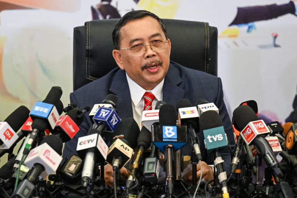 Malaysia's Election Commission chairman Abdul Ghani Salleh announced that Malaysia will hold elections on Nov 19.