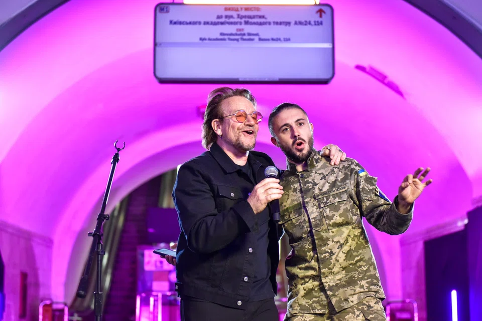 At one point, Bono invited a Ukrainian soldier to sing along who called on the world’s support for the embattled country.
