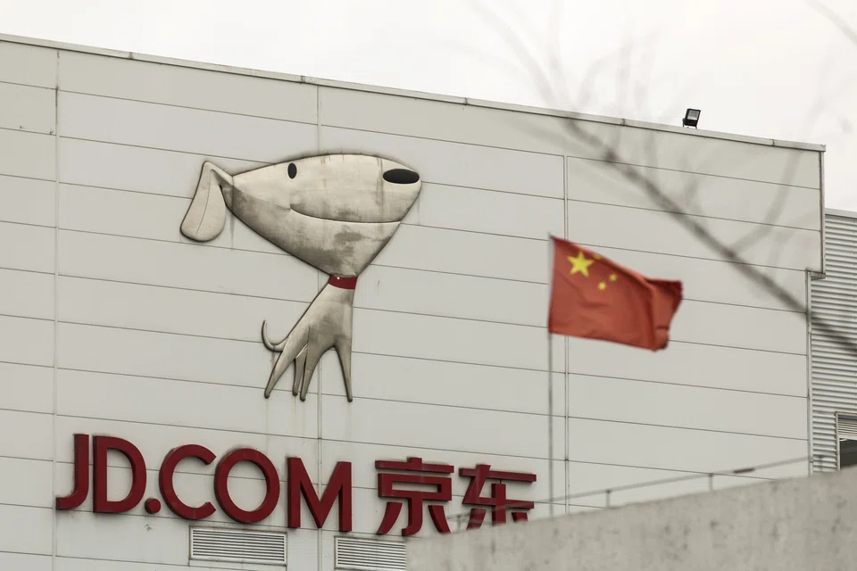 JD.com is “in the very preliminary stages of evaluating a possible transaction that may include a cash offer for the entire issued share capital of Currys”.