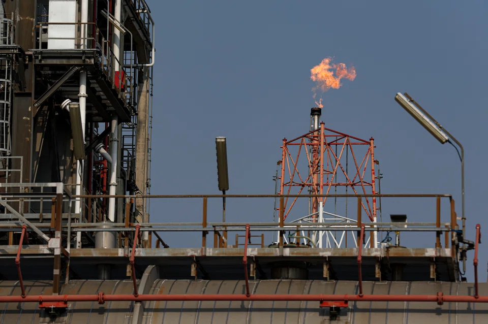 By default, all new and repowered fossil fuel-fired plants should meet the Tier 1 emission standard. This demands about 10 per cent more carbon-efficiency than existing generation units in Singapore, says the Energy Market Authority.