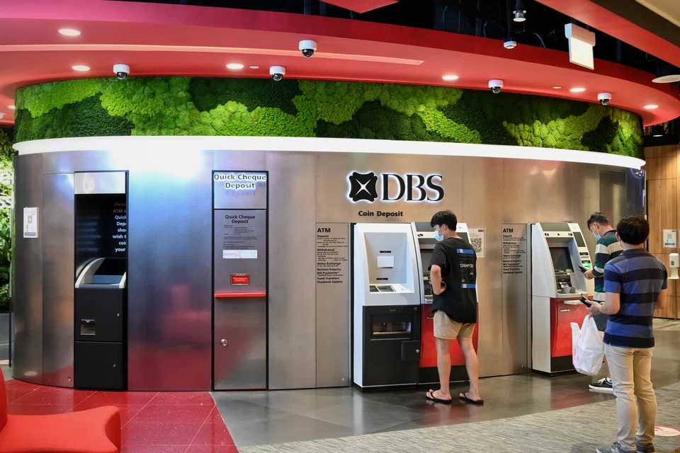 DBS is offering retail investors in Singapore to buy into a new ready-made and professionally-managed portfolio, modelled after its private banking unit’s flagship “barbell” product. 