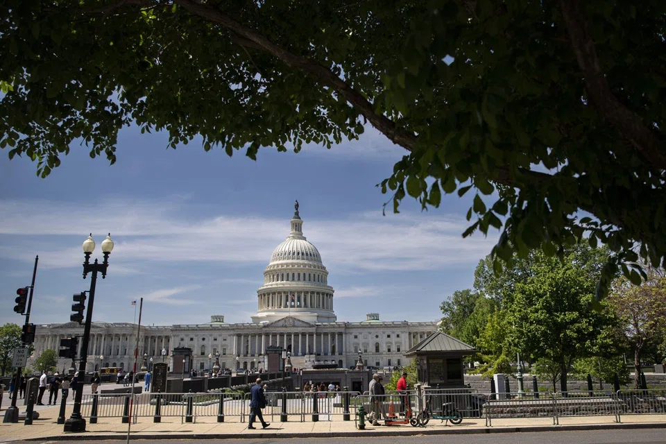 The US Senate voted 77-19 to begin debate on a measure that would fund the government through Nov 17.