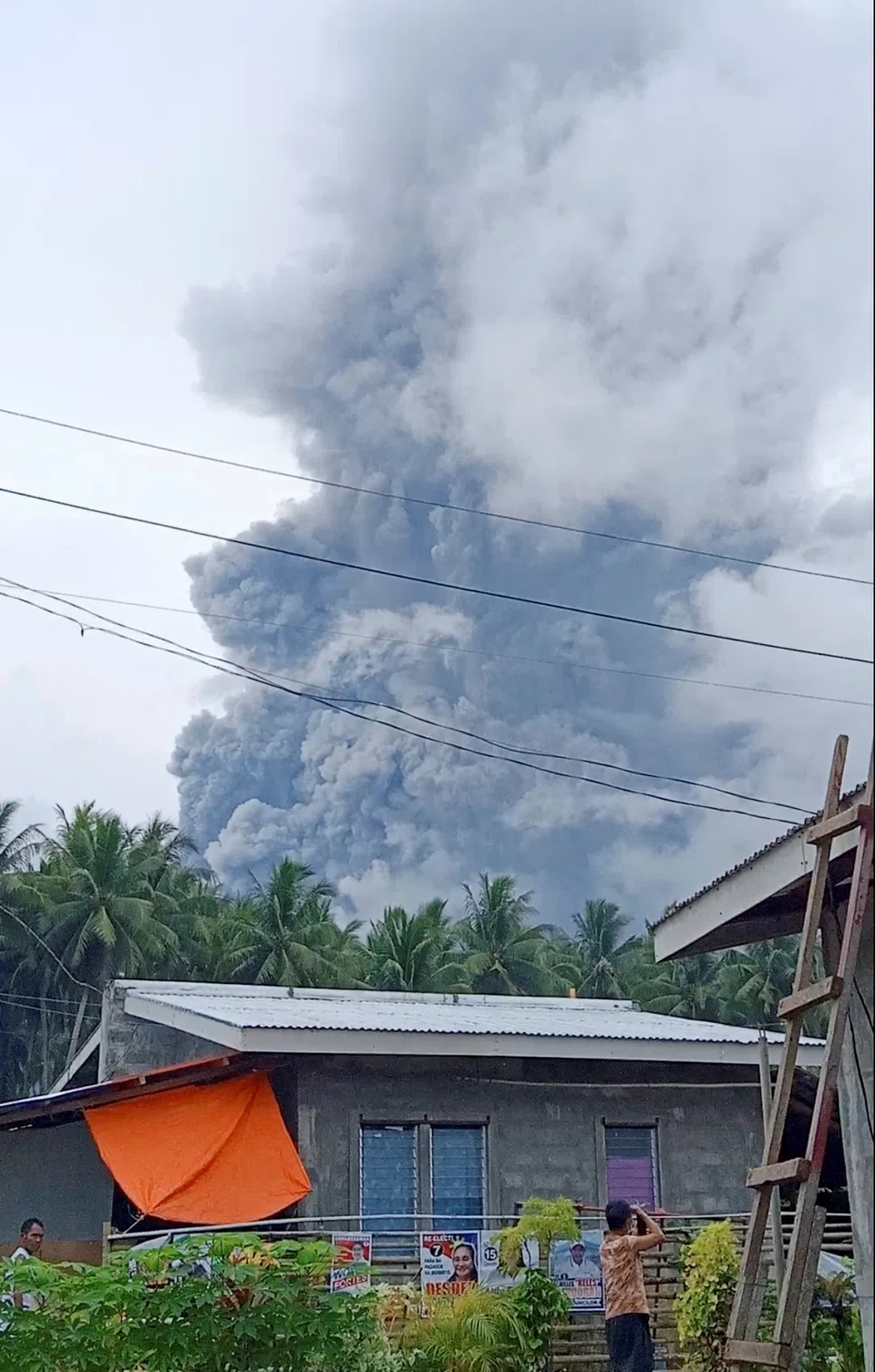The blast from Bulusan volcano lasted about 17 minutes, sending a grey plume shooting up at least 1 km