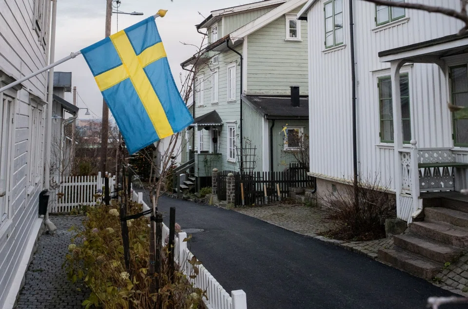 The value of new mortgages declined by 274 million Swedish kronor from the previous month, according to data from Statistics Sweden.