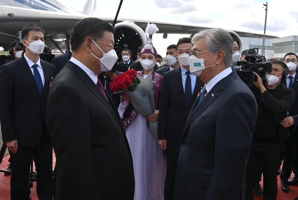 Chinese President Xi Jinping is welcomed by Kazakh President Kassym-Jomart Tokayev upon his arrival in Nur-Sultan, Kazakhstan on Sep 14, 2022. 
