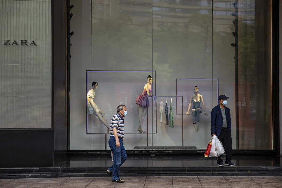 Fashion retailers in Shanghai are stuck with piles of unsold stock as cautious consumers stay away from the commercial hub’s glitzy shopping districts.