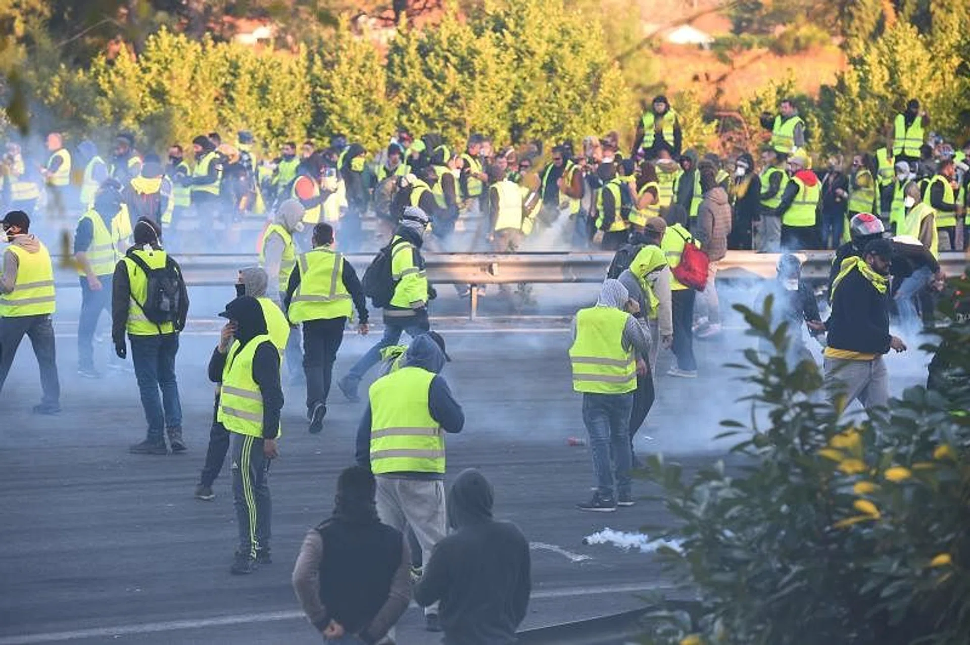 Fresh clashes in French fuel price protests
