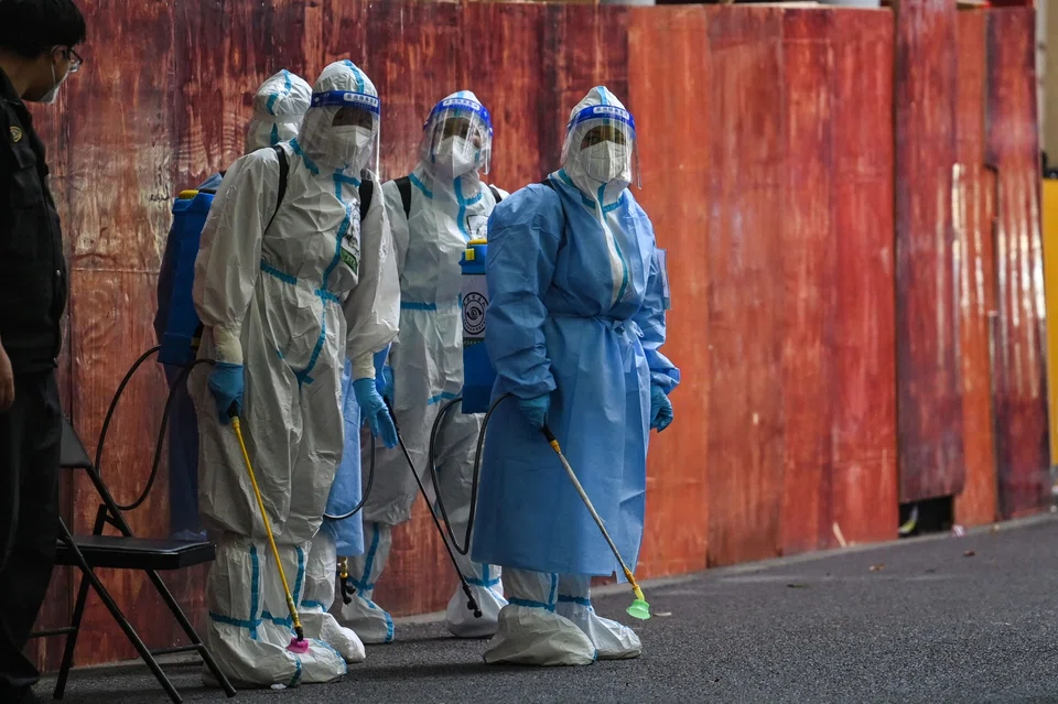 Those who have recovered are singled out during regular mass testing, which people in big cities must undergo at least every 3 days.