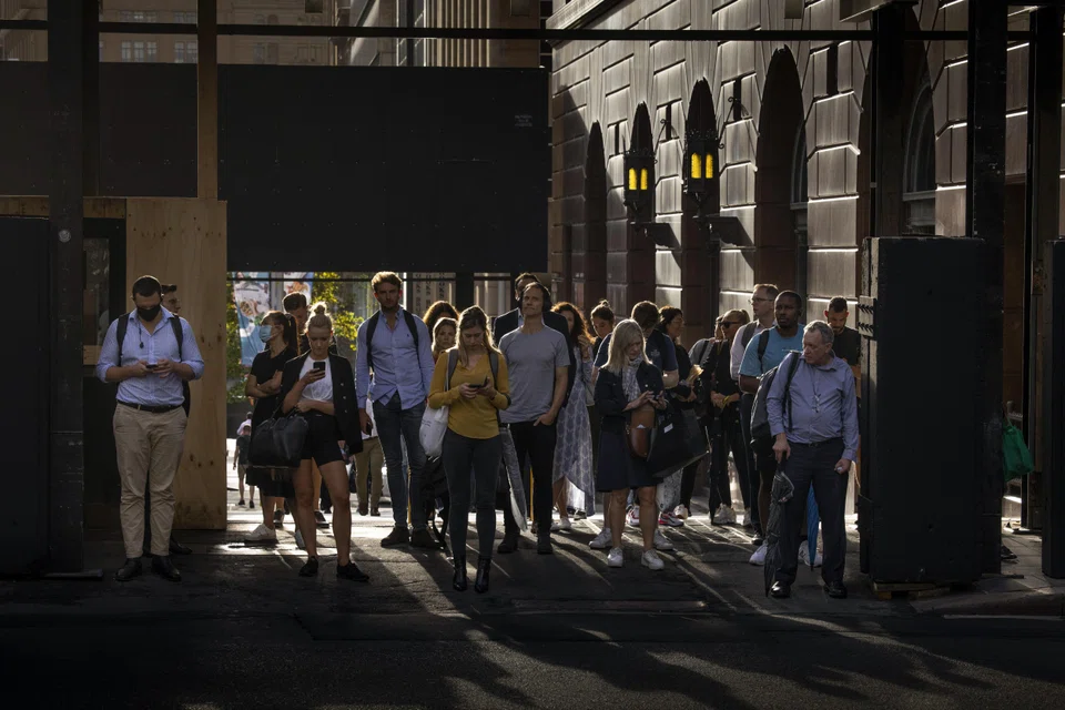Office workers in Sydney's central business district.  On Feb 8, Australia's Senate passed a Bill giving workers the right to ignore calls and messages outside of working hours without fear of repercussion. 