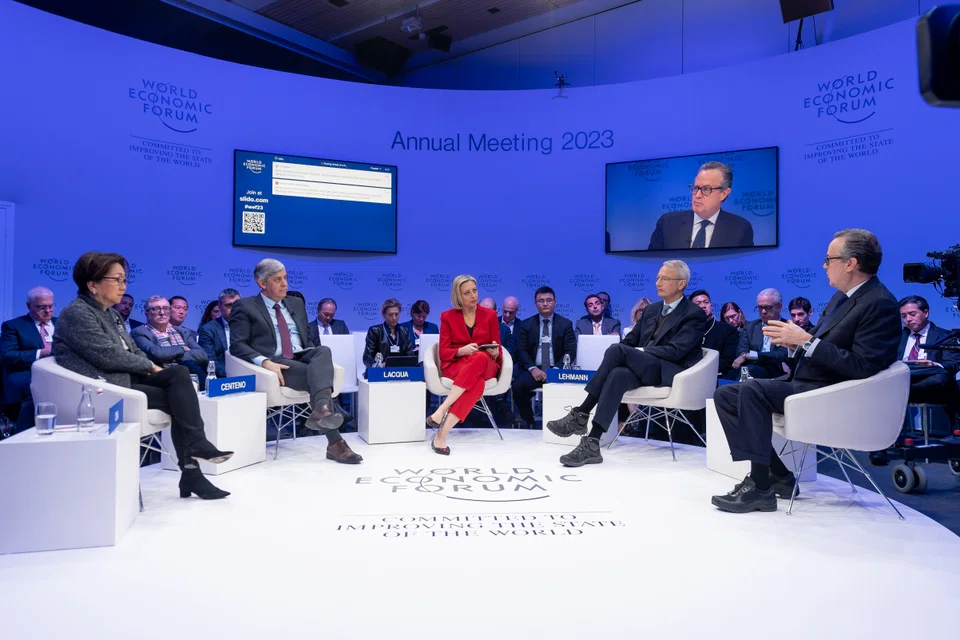 Investors can look to China manufacturing growth, said HKEX chairman Laura Cha (far left) at a panel discussion moderated by Francine Lacqua from Bloomberg Television. Other panellists from left: Portugal central bank governor Mario Centeno, Credit Suisse chairman Axel Lehmann and S&P Global CEO Douglas Peterson. 