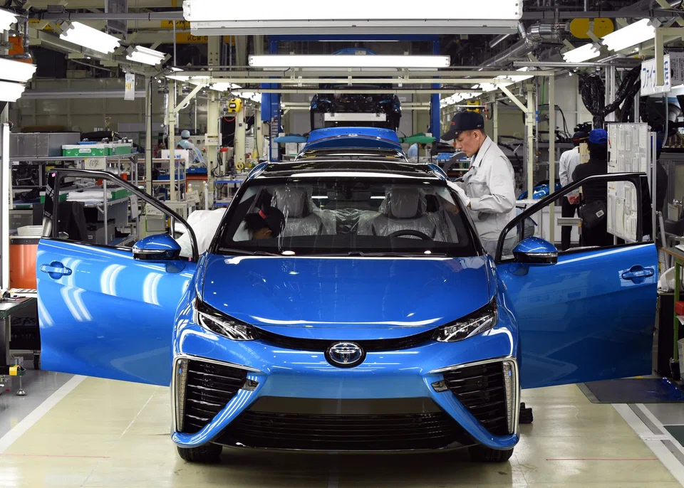 Japan’s exports fell for the first time in more than two years in July, as sharp declines in shipments of chipmaking gear and parts outweighed a jump in demand for cars.