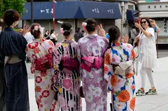 The removal of the 50,000 people-per-day cap alone will not return Japan’s border to its pre-Covid openness, as non-resident foreigners are also currently required to obtain visas for short-term stays, and may enter for tourism only as part of approved package tours.