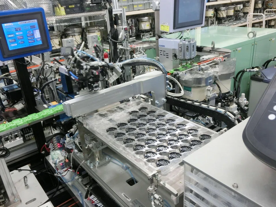 Compared with a year earlier, core orders, a highly volatile data series regarded as a leading indicator of capital spending in the coming six to nine months, fell 3.5 per cent in March, versus a forecast of 1.4 per cent rise, the Cabinet Office data found. 