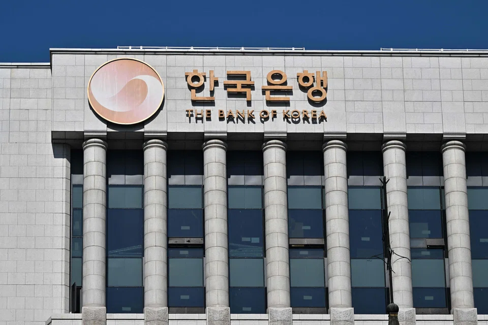 Authorities have relaxed the collateral standard for securities used in repo transactions with the central bank and asked companies to refrain from selling new bonds.