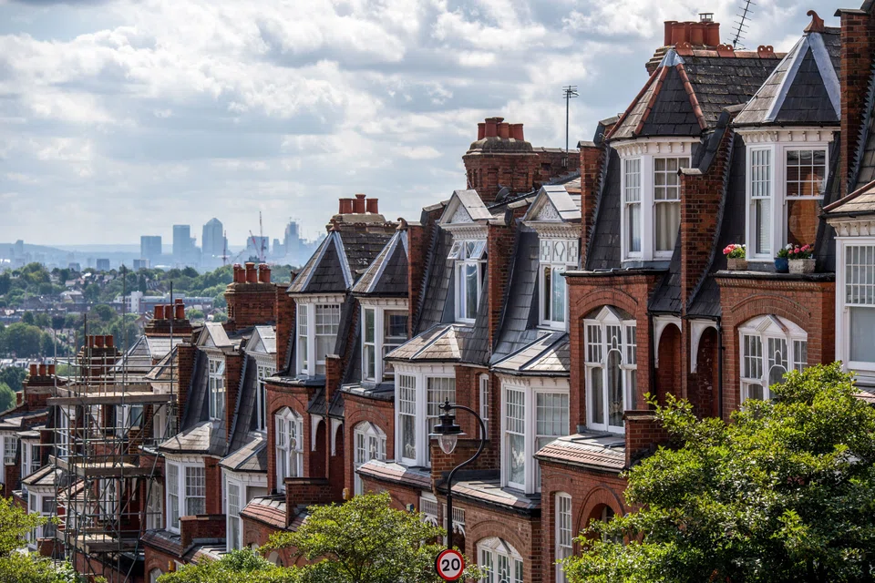 Lenders make commitments on £51.5 billion (S$86.7 billion) of mortgages in the third quarter, according to the BOE’s Mortgage Lenders and Administrators Statistics.