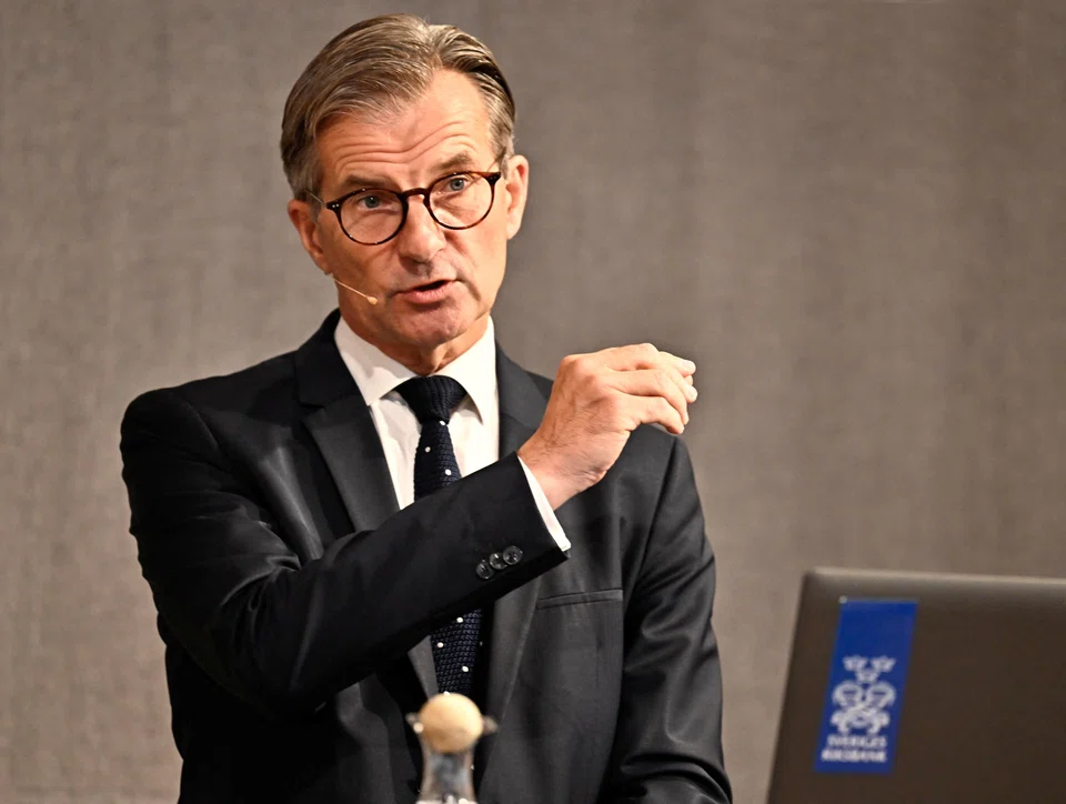 “As per the end of September 2023, a restoration to the basic level would entail a capital injection of almost 80 billion kronor. The Riksbank also needs prospects for additional earnings,” says governor of the Riksbank Erik Thedeen.