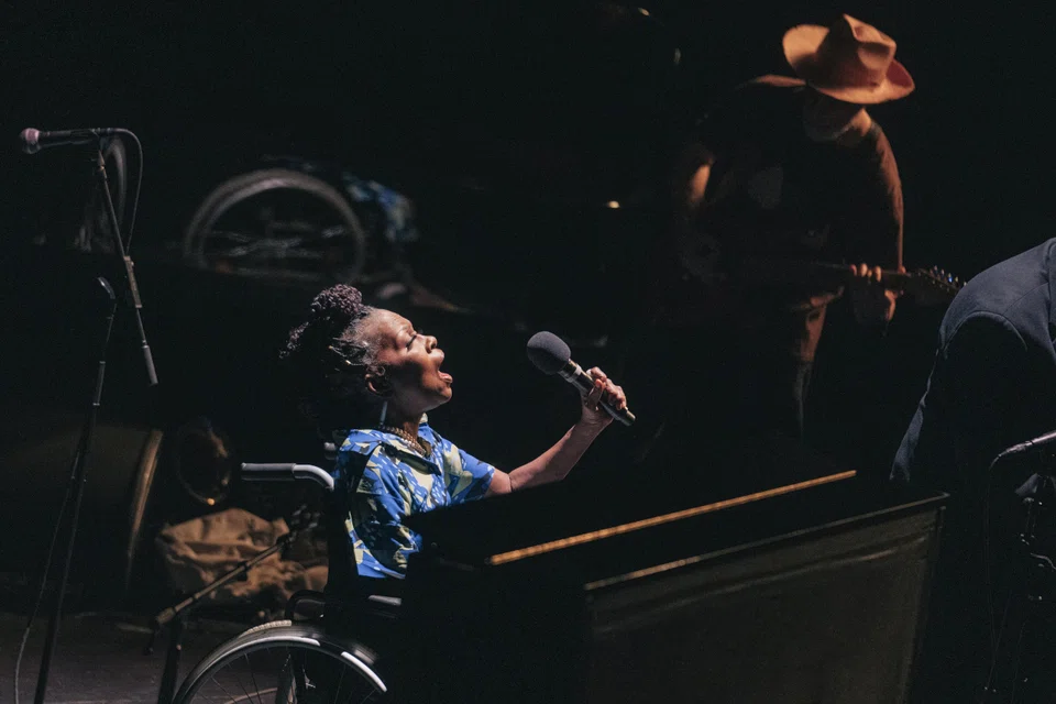 Linda Sharrock, an avant-garde jazz musician who became aphasic after a 2009 stroke, has returned to the stage and inspired new generations.