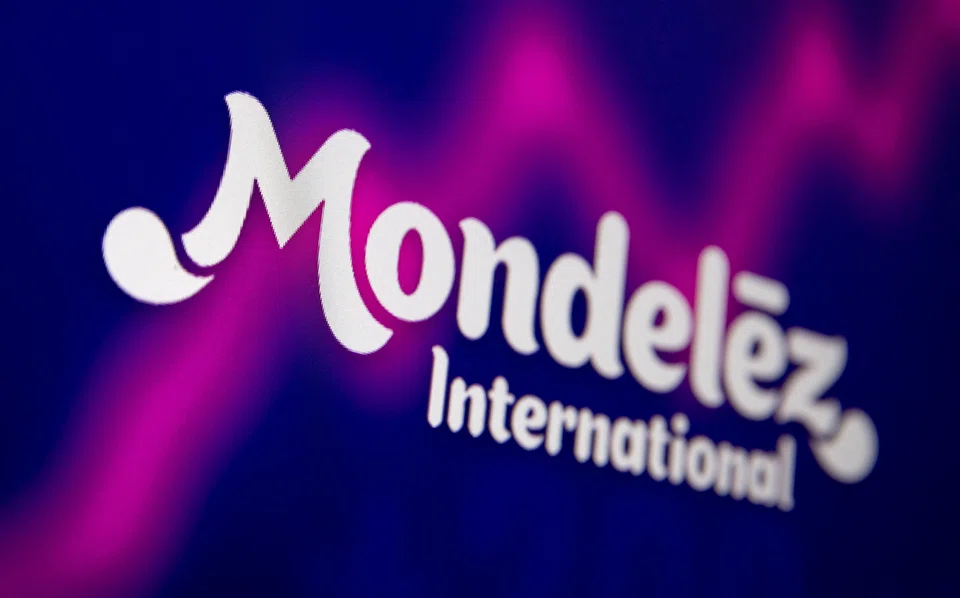 Mondelez International said on Monday it will buy energy bar maker Clif Bar & Company for US$2.9 billion to expand its global snack bar business. 