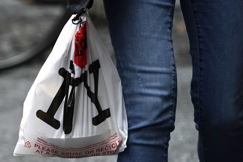 Banned! New York sends plastic bags packing - The Business Times