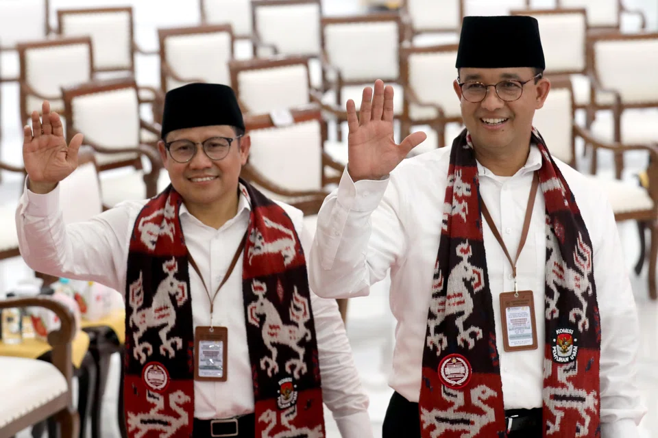 Former Jakarta Governor Anies Baswedan (R) and his running mate Muhaimin Iskandar were the first to hand in their registration documents at the Election Commission’s office.