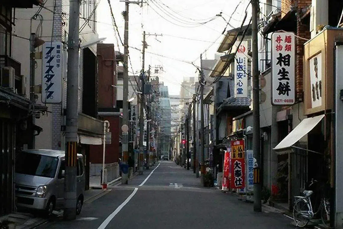 During a morning run in Kyoto, we saw the neighbourhood in its early morning quiet.