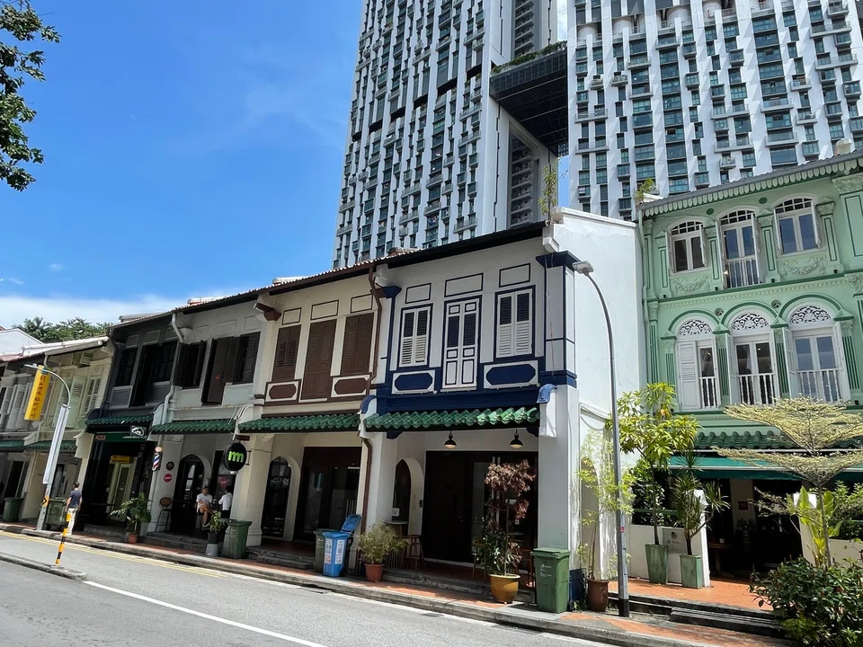 On top of being located at the junction of Neil Road and Craig Road, the shophouse is near Tanjong Pagar MRT, Outram Park Interchange and Maxwell MRT. 