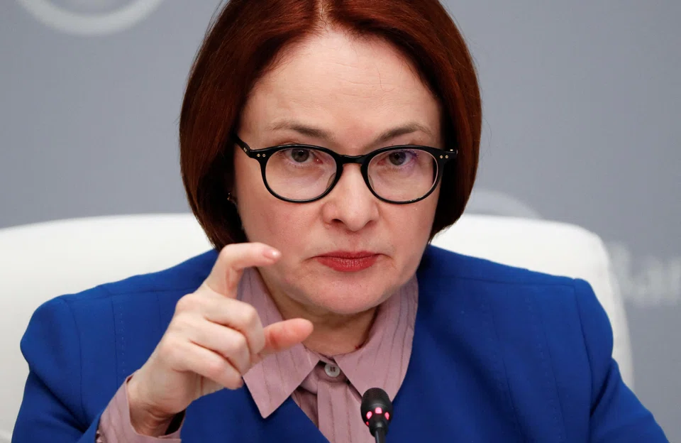 The outlook for rates has become so murky that central bank governor Elvira Nabiullina wouldn’t rule out that the central bank’s next move may be a hike, a scenario that doesn’t look likely for now. 