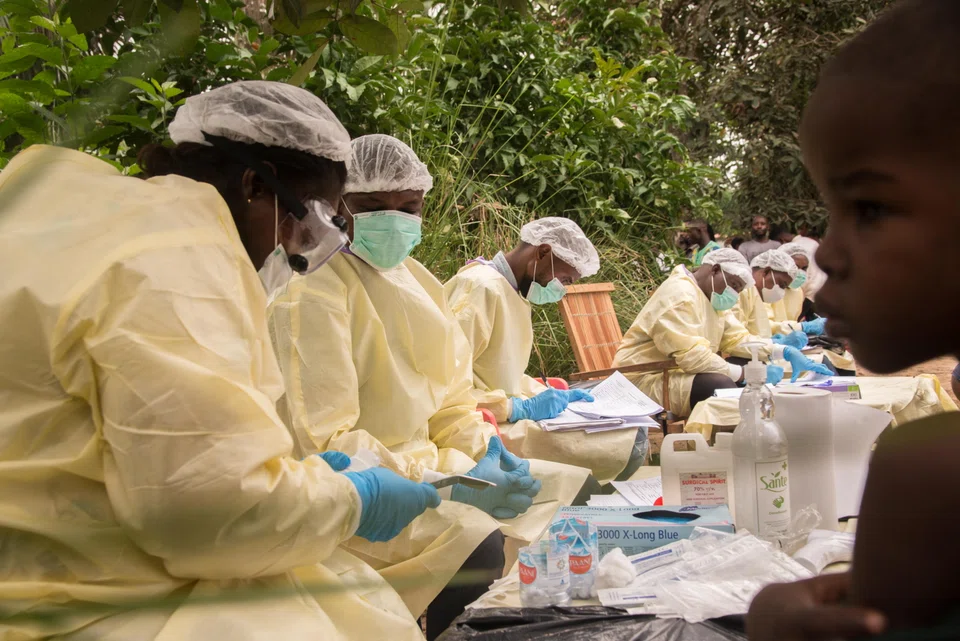 A handout photo made available by the World Health Organisation (WHO) on 16 July 2010 shows medical teams prepare to vacinate locals against the Ebola virus outbreak in Mbandaka area, Democratic Republic of the Congo, 10 July 2010. 