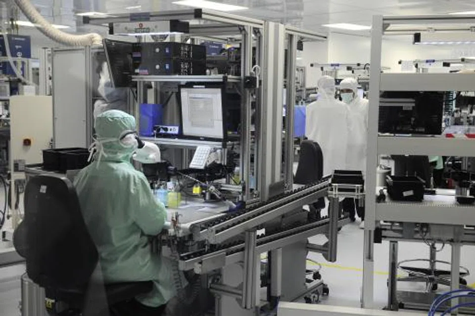 Medtronic’s quarterly revenue and profit missed market estimates on Thursday (May 26) as supply-chain challenges and Covid-19 restrictions in China weighed on sales of some medical devices.