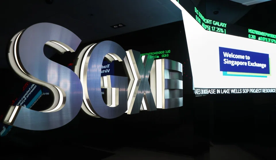 The Straits Times Index falls 0.3 per cent or 9.3 points to 3,235.24 as at 9 am as losers outnumbers gainers 76 to 57 after 38.7 million securities worth S$50.2 million changes hands.