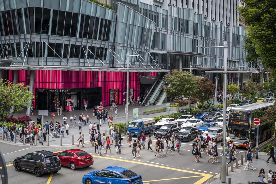 Singapore’s vehicle ownership cost remains not far from a record high, as the government’s zero-growth approach to registering new cars collided with demand from the island state’s burgeoning rich.