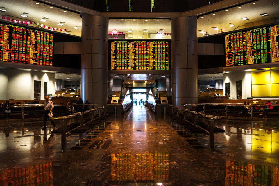 Stock prices in the trading gallery of the RHB Investment Bank headquarters in Kuala Lumpur. On Tuesday (Jun 28), 2.289 billion lots worth RM1.617 billion were traded.     