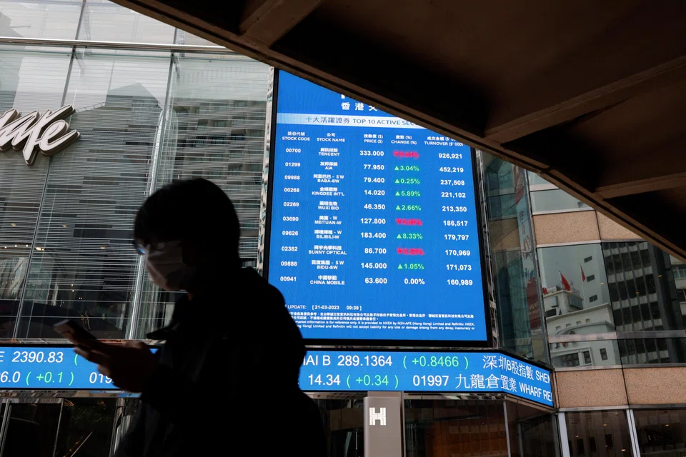 Hong Kong, Shanghai, Sydney, Singapore and Taipei stocks edged up on Monday but Tokyo, Seoul and Manila stocks dipped.