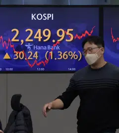 Among heavyweights, technology giant Samsung Electronics rose 2.50 per cent and peer SK Hynix gained 1.88 per cent, while battery maker LG Energy Solution advanced 1.40 per cent. 