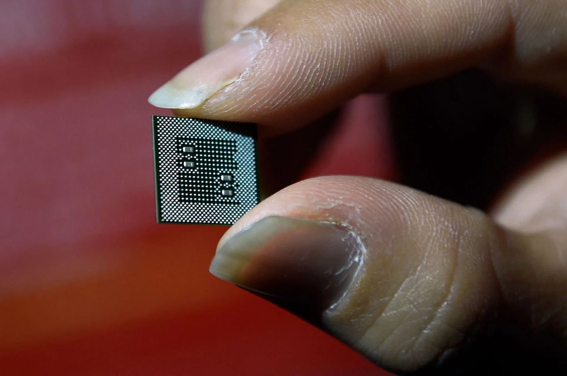 Qualcomm's newest smartphone chip aimed at PC breakthrough - The ...