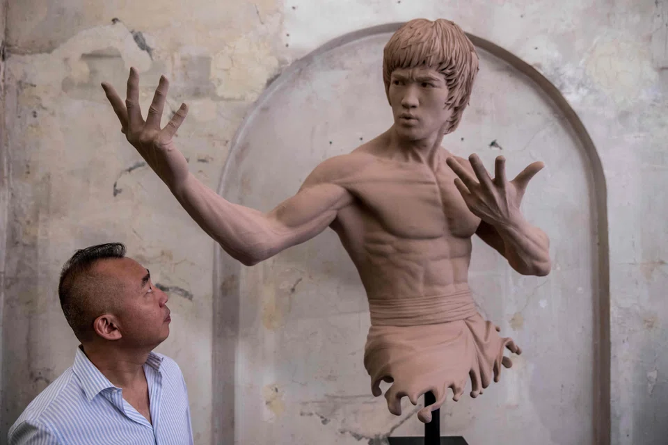 Born in San Francisco in 1940, Bruce Lee was raised in Hong Kong and had an early brush with fame as a child actor, supported by his father, who was a famous Cantonese opera singer.