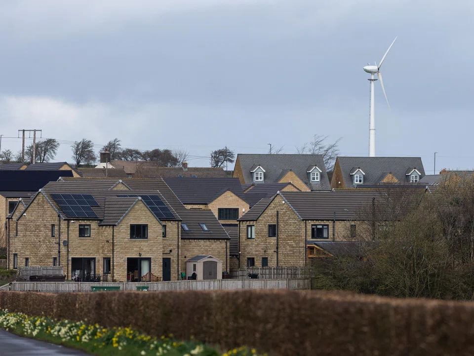 Besides the high inflation rate, Britain’s housing market is also facing the challenge posed by the central bank’s run of interest-rate increases going back to December 2021.