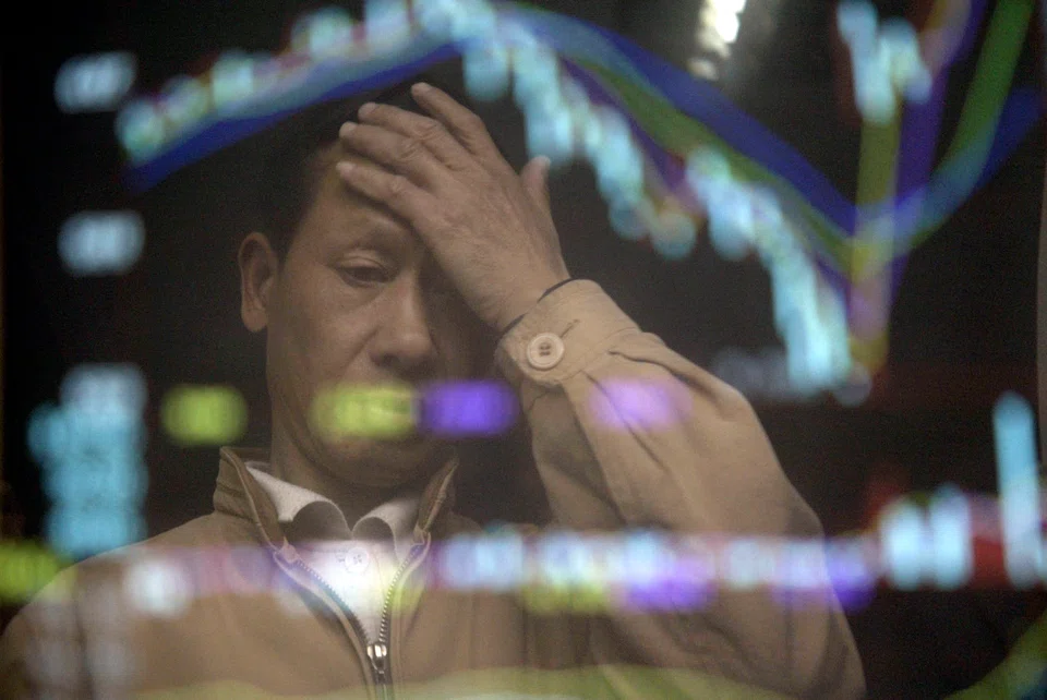 The lacklustre closing came on the back of a slew of data showing a sharp contraction in the world’s No 2 economy.