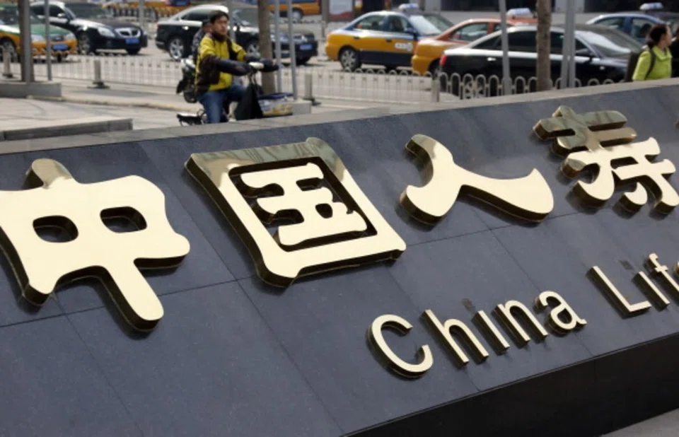 CHINA Life Insurance, the nation's largest life insurer, said profit slumped 47 per cent in the first quarter as a stock market rout hurt investment returns and sales were hampered by the pandemic. 