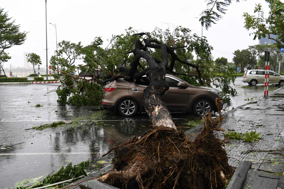 Noru’s eye struck the coast between Danang and Quang Nam at about 4 am local time Wednesday, with gusts as strong as 117 kilometres per hour.