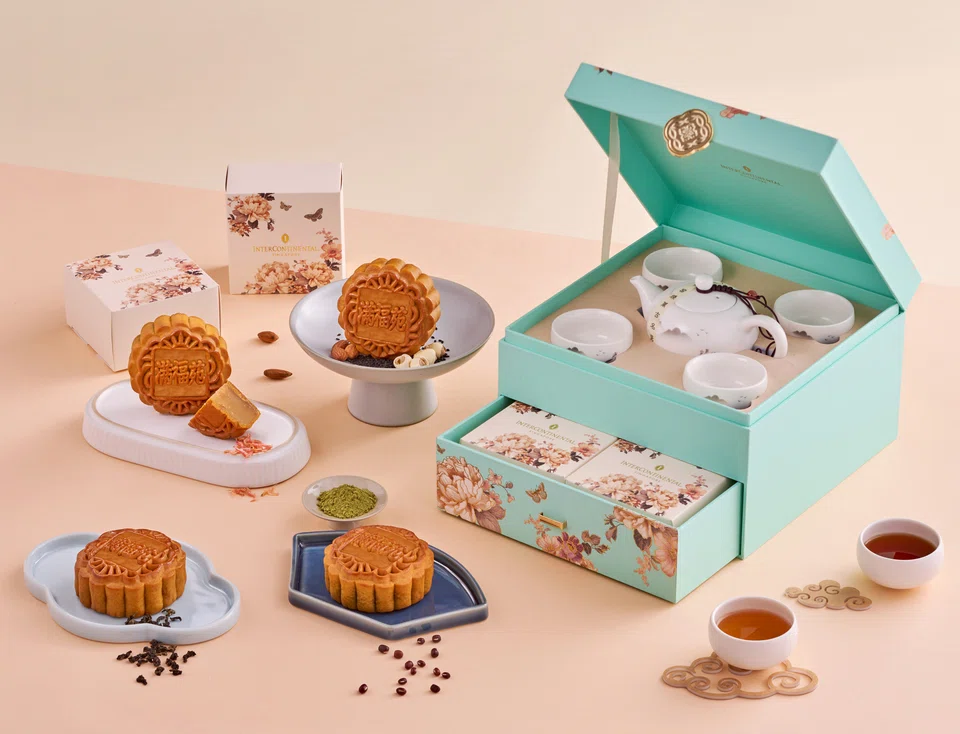 Man Fu Yuan's [Limited Edition] Assorted Premium Baked Mooncakes.