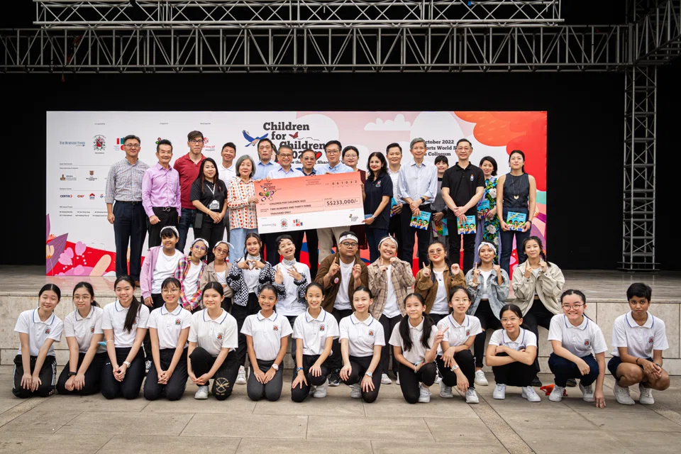(From left to right): Jeffrey Low, senior vice-president, corporate & consumer business, Hong Leong Finance; Chia Ngiang Hong, group general manager, City Developments Limited; Quek Kon Hui, governor of Hong Leong Foundation, and representative of Hong Leong Holdings Limited; Nor Azizah Abdullah, deputy head of arts & community development, TRCL; Robin Goh, SVP and head of group communications & marketing, Certis CISCO Security; Jennie Chua, chairman of TRCL; Jeff Wu, executive director, CWT; Edwin Tong, Minister for Culture, Community and Youth; Jeffery Tan, group general counsel, chief sustainability officer, director, legal & corporate affairs and company secretary, Jardine Cycle & Carriage; Wong Wei Kong, editor of The Business Times; Michelle Per, community impact advisor & lead, UBS Singapore; Shanthi Suraj Nair, principal of CHIJ Kellock (Primary); Marcus Chu, CEO of ERA Singapore and APAC Realty; Tan Hee Teck, CEO of Resorts World Sentosa; Alison Yap, senior executive assistant, Allalloy Dynaweld; Andy Tan, senior vice-president, global operations & partnership, Millennium Hotels and Resorts; Diana Ong, finance controller, Oilfield Services & Supplies; Kwek Pei Xuan, head of sustainability and corporate affairs, Hong Leong Asia.