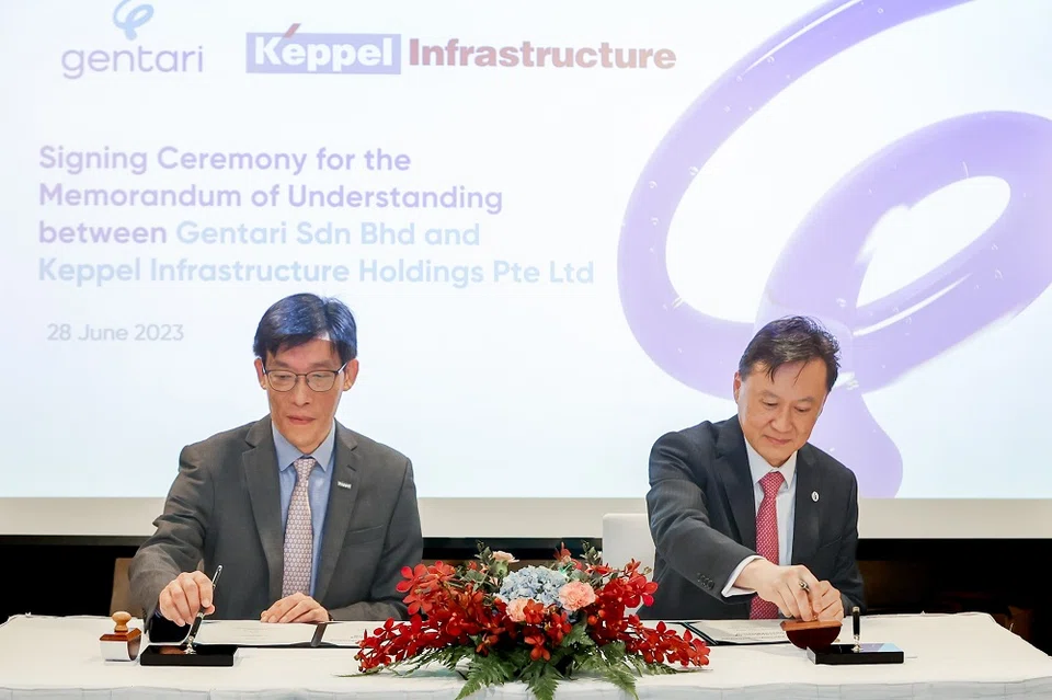 Keppel Infrastructure's managing director Tan Boon Leng (left) and Gentari's chief renewables officer Low Kian Min ink the MOU at the Energy Asia conference in Kuala Lumpur.